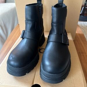 UGG Ashton Short Black Boots with Rugged Sole
